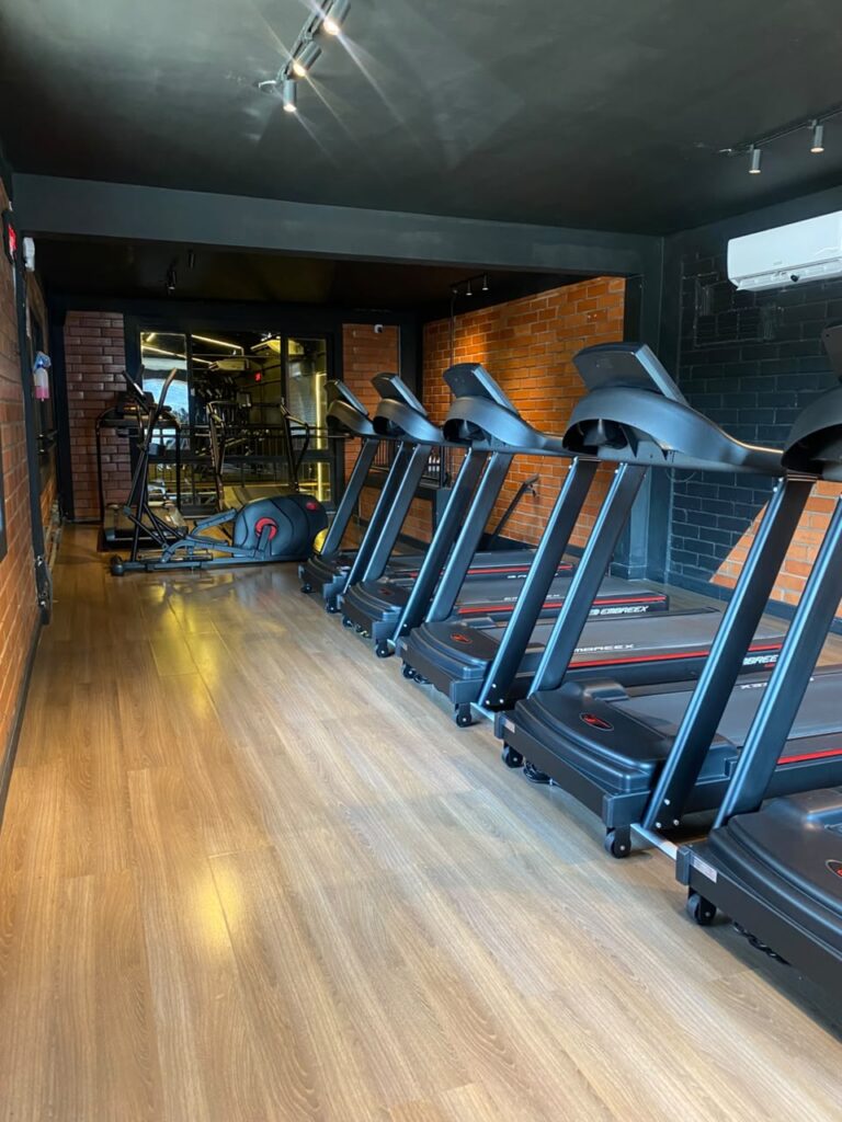 Sala de esteiras e cardio da Joinfit Academia